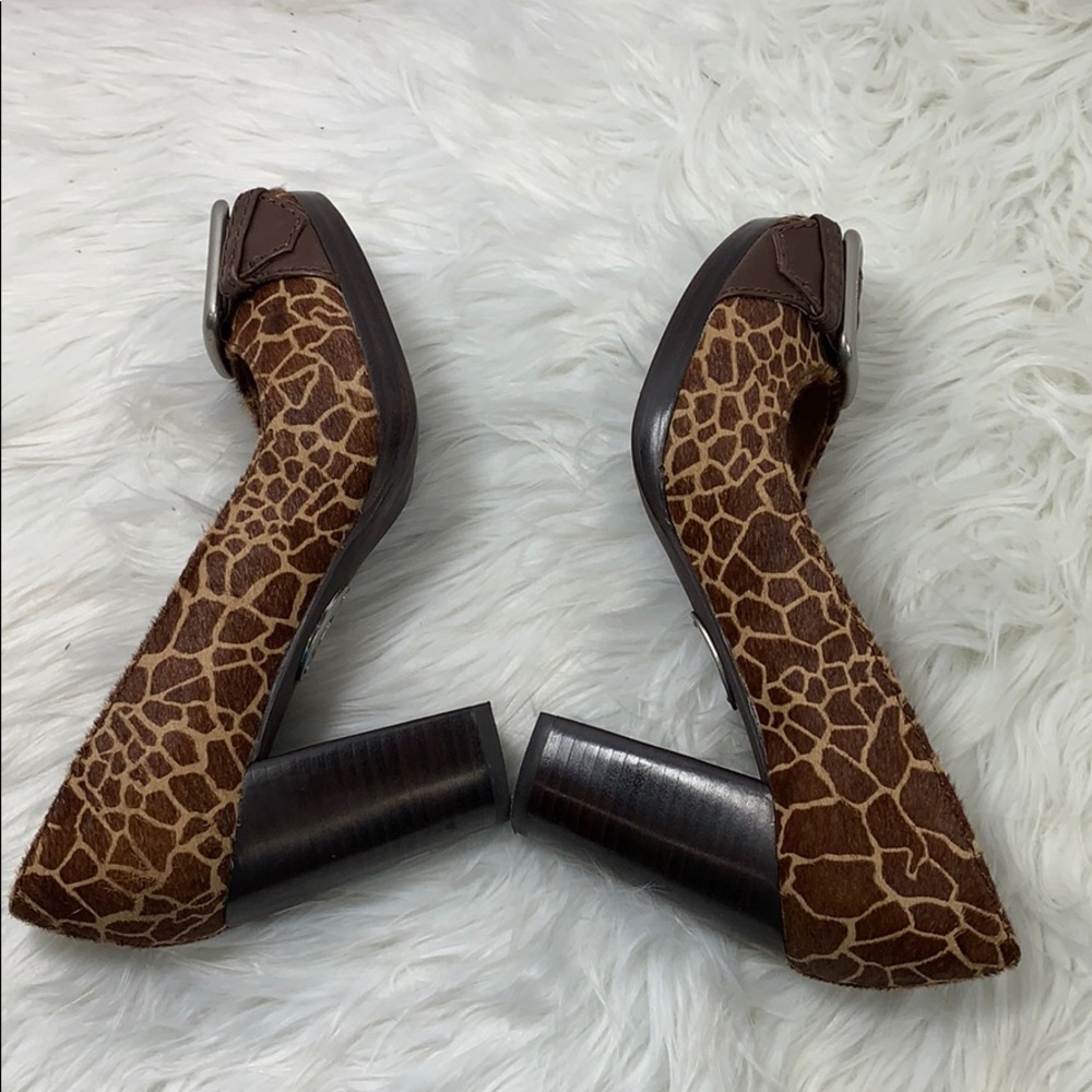 🎉Fossil Maddox Giraffe print Pony Hair block heel - Picture 3 of 8